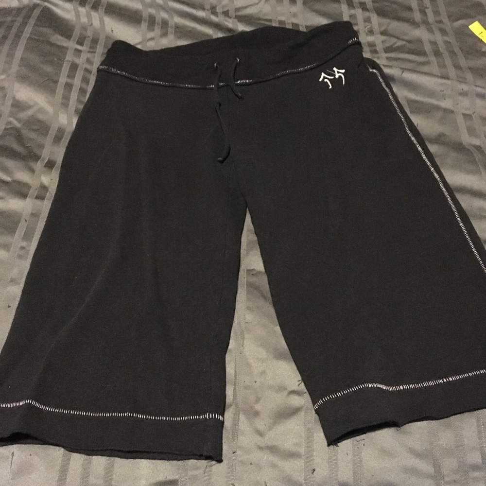 GREEN APPLE BLACK CAPRI CROP YOGA PANTS SIZE Large